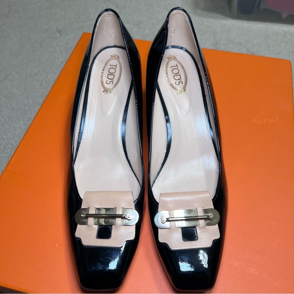 Tod’s Black Patent Leather Apron Flap Pump Heels Sz 41 - Picture 5 of 13